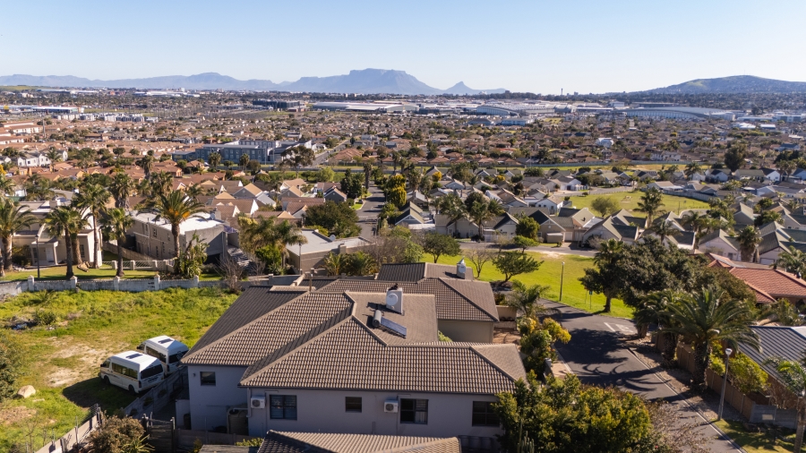 To Let 4 Bedroom Property for Rent in Kaapsig Western Cape